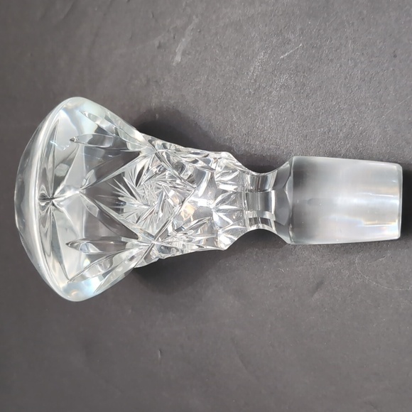 VGT, Heavy Cut Pinwheel Crystal Decanter/Stopper. - Picture 5 of 11